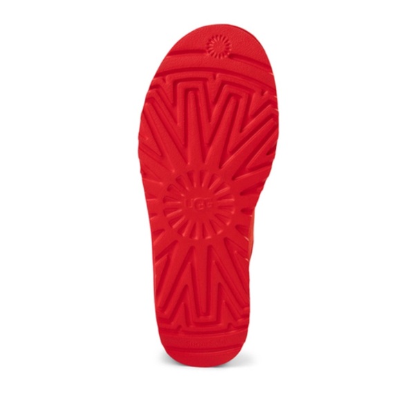 UGG Classic Mini ii Genuine Shearling lined Boots - Picture 3 of 4